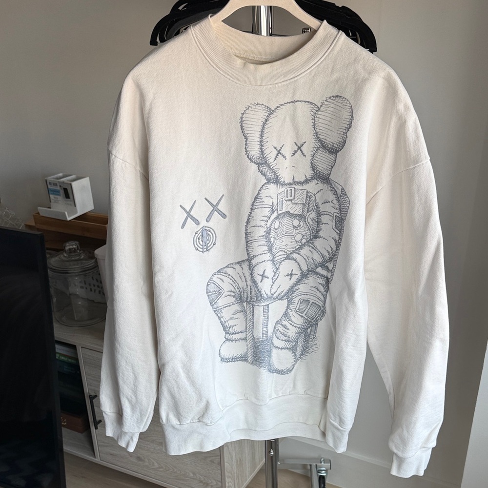 Uniqlo KAWS White Graphic Crewneck Sweater